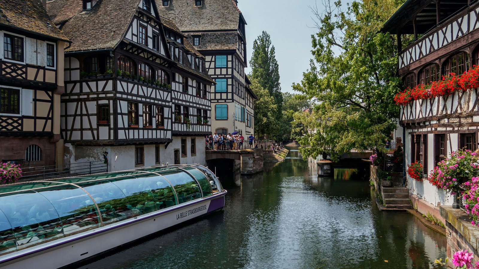Cultural Norms & Local Etiquette – Understanding Alsatian traditions
