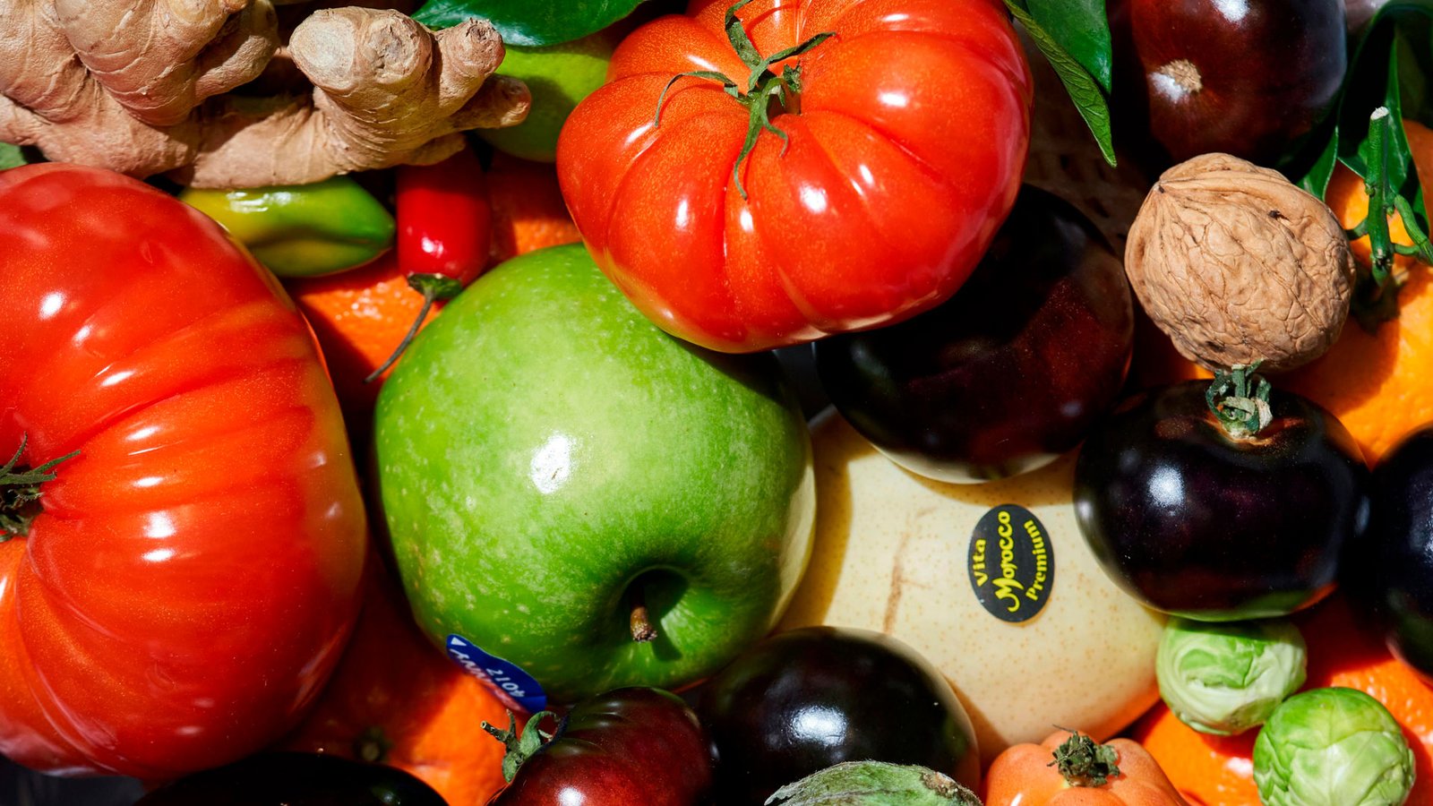 Sustainable Eating – Organic & local markets, vegetarian/vegan food options